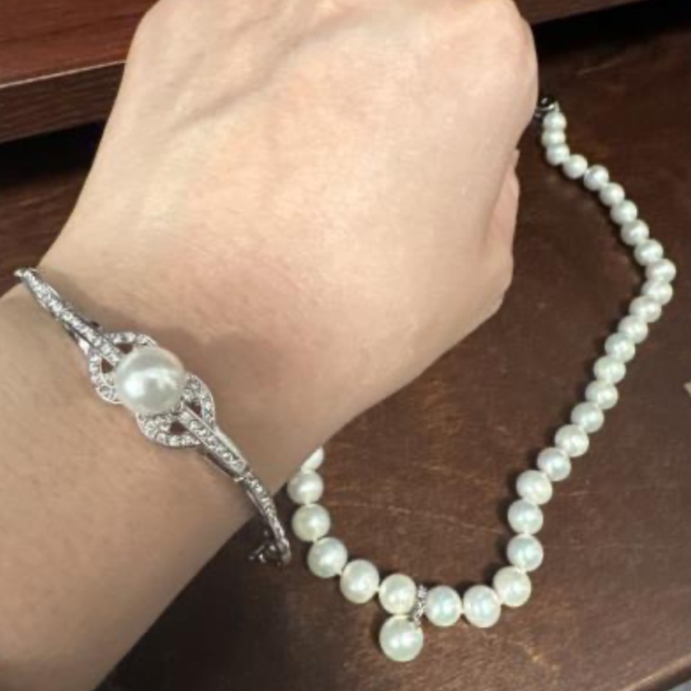 Necklace and bracelet set